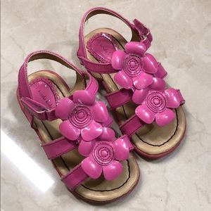 Toddler girl hot pink shiny patent flowers Sandals